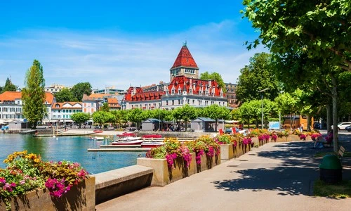 Le quartier d'Ouchy à Lausanne est un endroit magnifique au bord du lac avec une histoire liée au pirates. Obtenez un prêt immobilier et venez vous y installer.