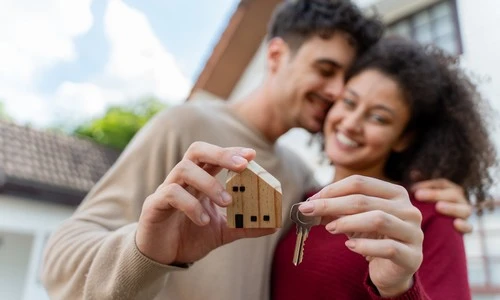 Couple ayant obtenu un prêt immobilier